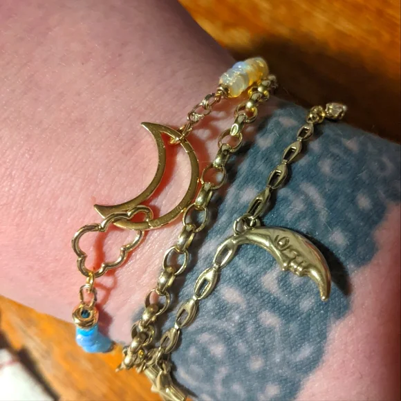 SOLD♥️ 14k Yellow Gold Crescent Moon /Charm Clasp - Picture 1 of 8